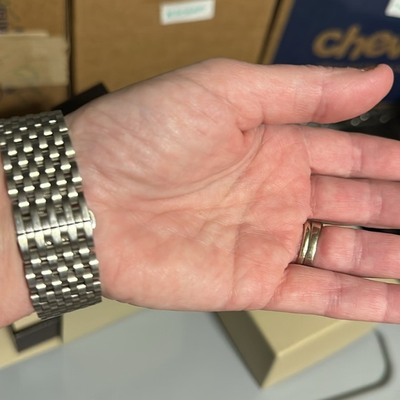 Vintage Burberry ladies watch. EUC box and original paperwork. Stainless band - Picture 12 of 13